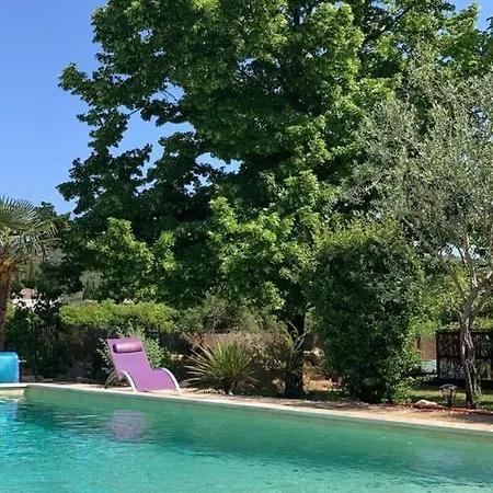 Le Clos Des Olivettes فندق مبيت وإفطار