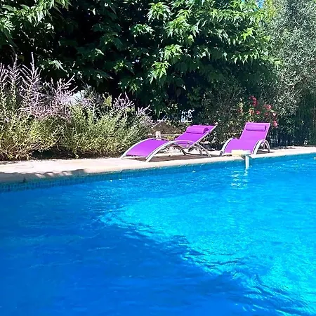 Le Clos Des Olivettes فندق مبيت وإفطار 3*